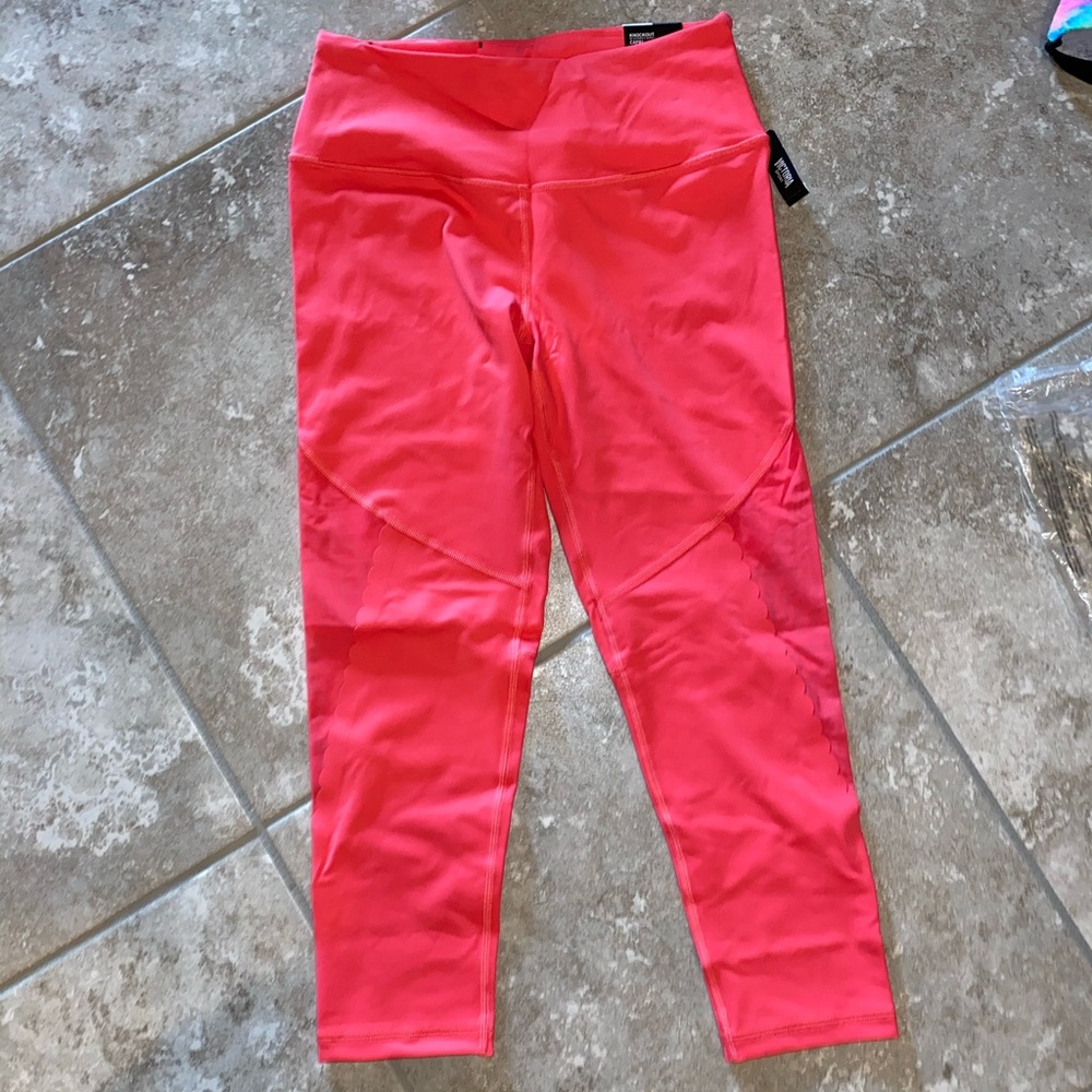 Victoria’s Secret sport Knockout Capri leggings